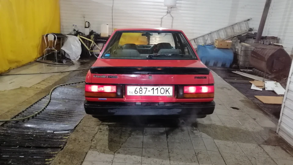 Mazda Familia XG 2