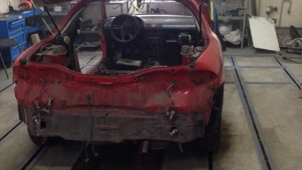 Mazda MX-3 адін та шість 3