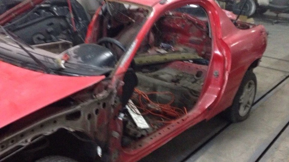 Mazda MX-3 адін та шість 4