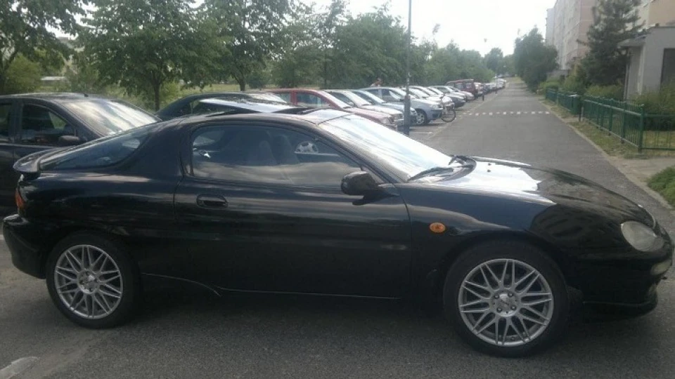 Mazda MX-3 Чорна. V6 (1.8) 3