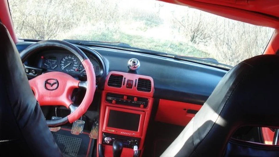 Mazda MX-3 Stege 1
