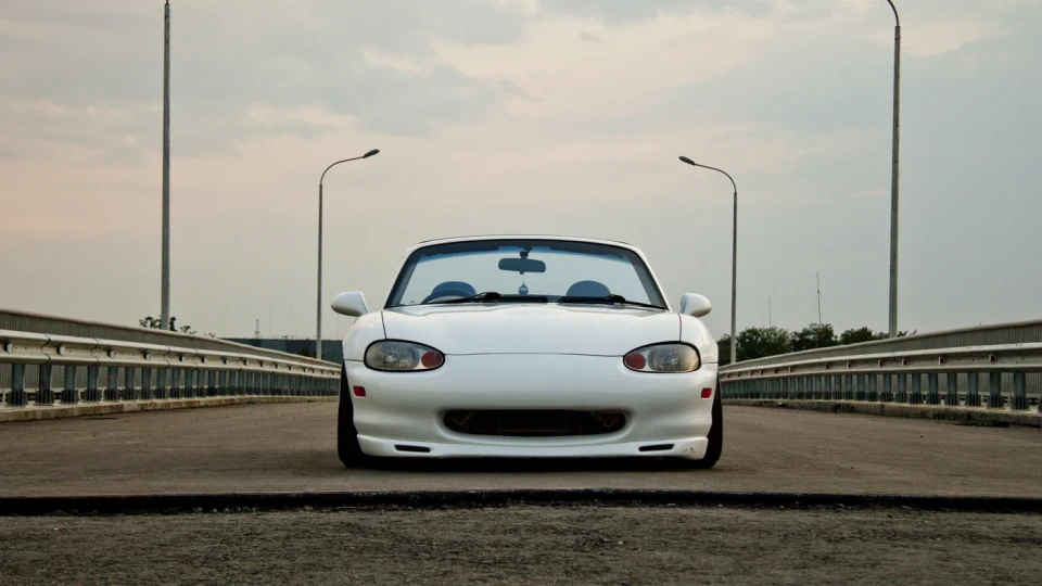 Mazda MX-5 Miata 4