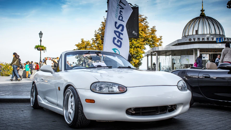 Mazda MX-5 Roadster 3