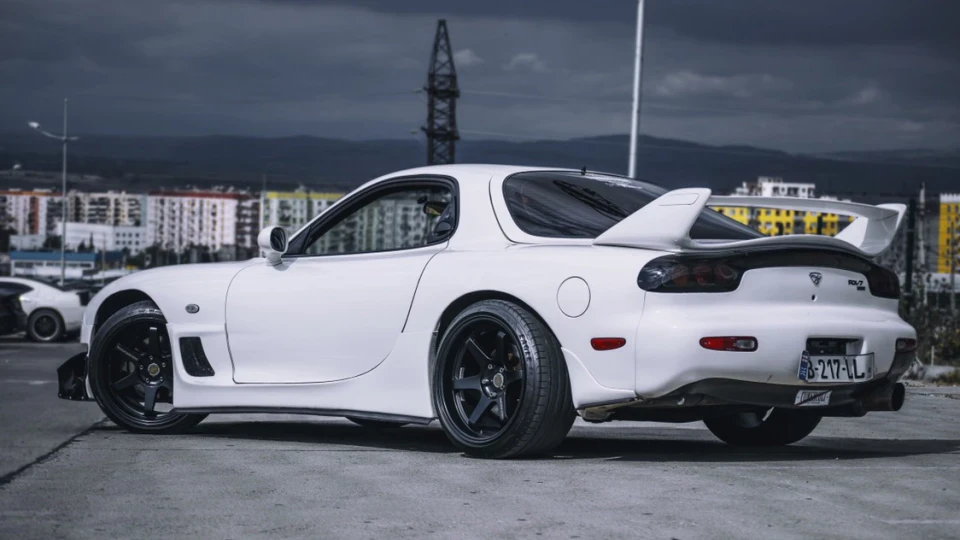 Mazda RX-7 AKAGI White comet 2