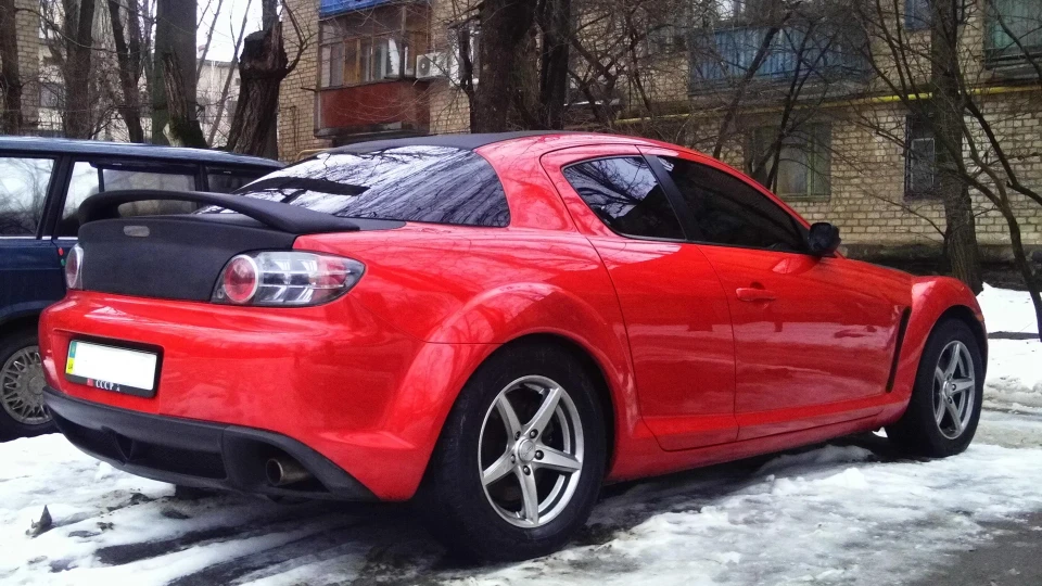 Mazda RX-8 RX8 червоного кольору
