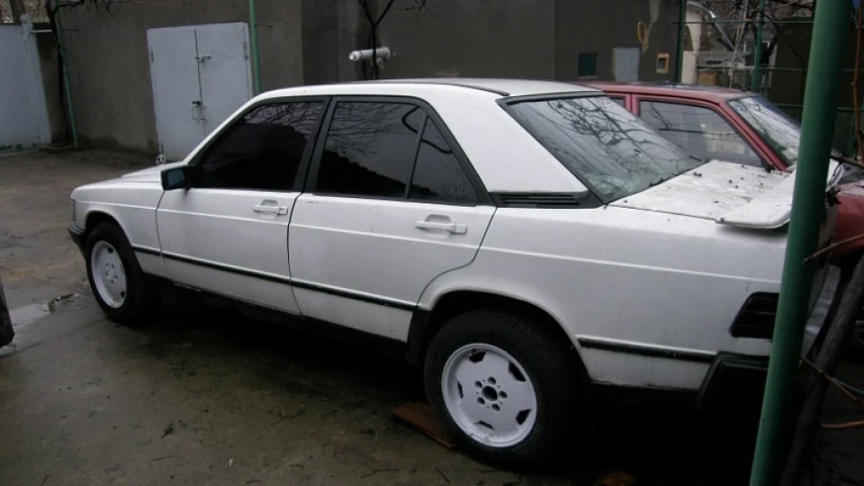 Mercedes-Benz 190 (W201) 4