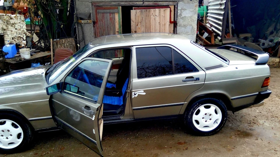 Mercedes-Benz 190 (W201) 4