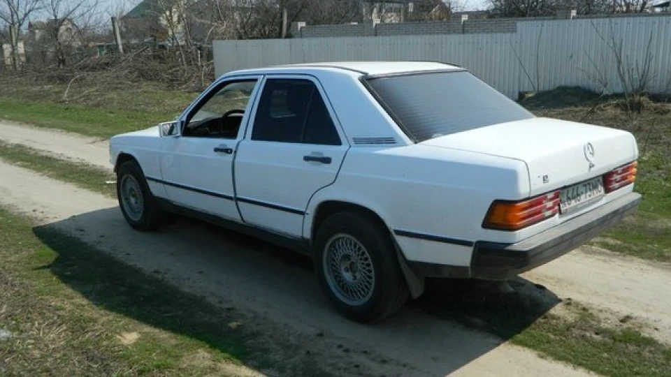 Mercedes-Benz 190 (W201) 2.0 бензин ластівка ) 3