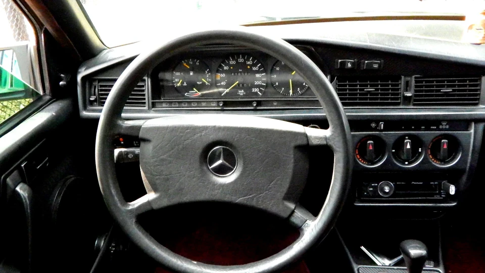 Mercedes-Benz 190 (W201) 2.3 автомат 2