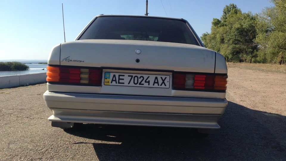 Mercedes-Benz 190 (W201) 2.3 бензин 4