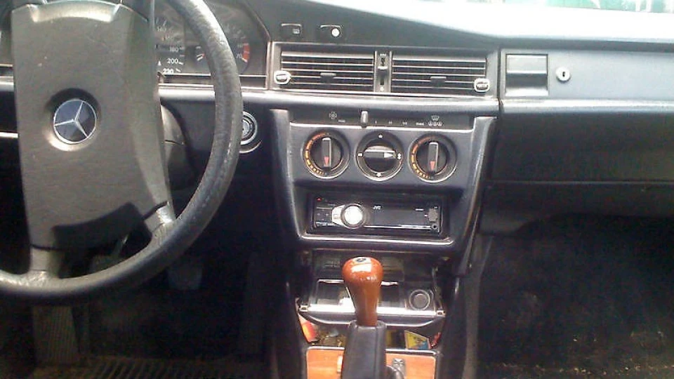 Mercedes-Benz 190 (W201) 2.о бензин 4