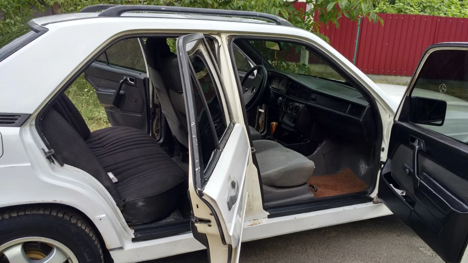 Mercedes-Benz 190 (W201) Білий бенз 2.3 3