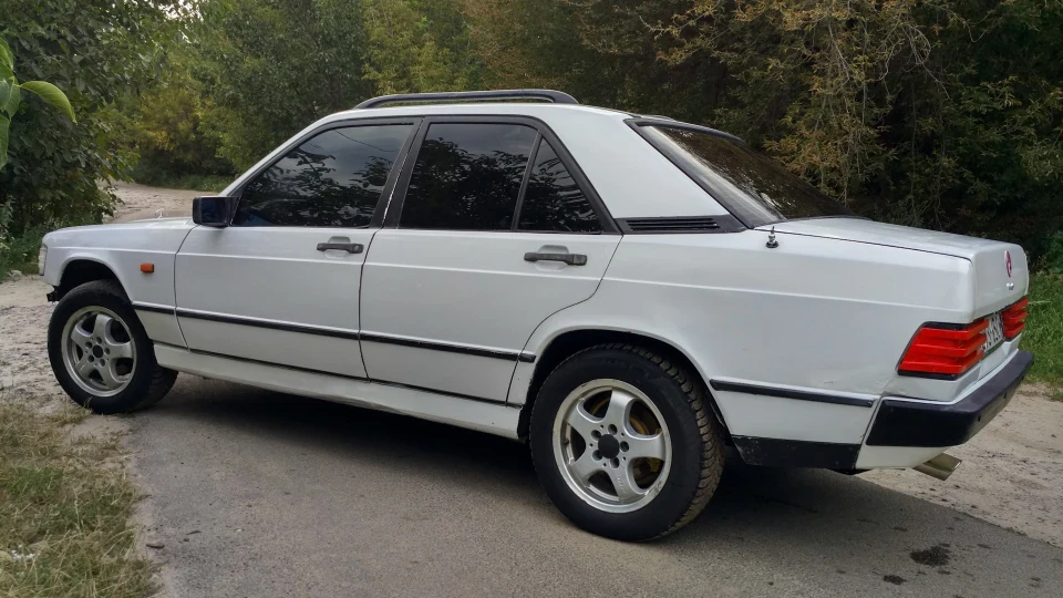 Mercedes-Benz 190 (W201) Білий бенз 2.3 4