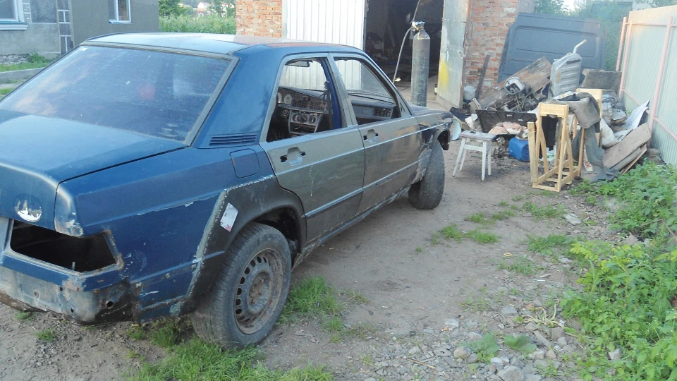 Mercedes-Benz 190 (W201) Blauer lord 4