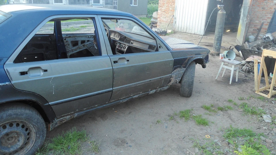Mercedes-Benz 190 (W201) Blauer lord 5