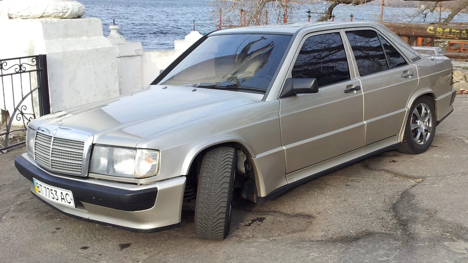 Mercedes-Benz 190 (W201) Cosworth-машина для душі 4