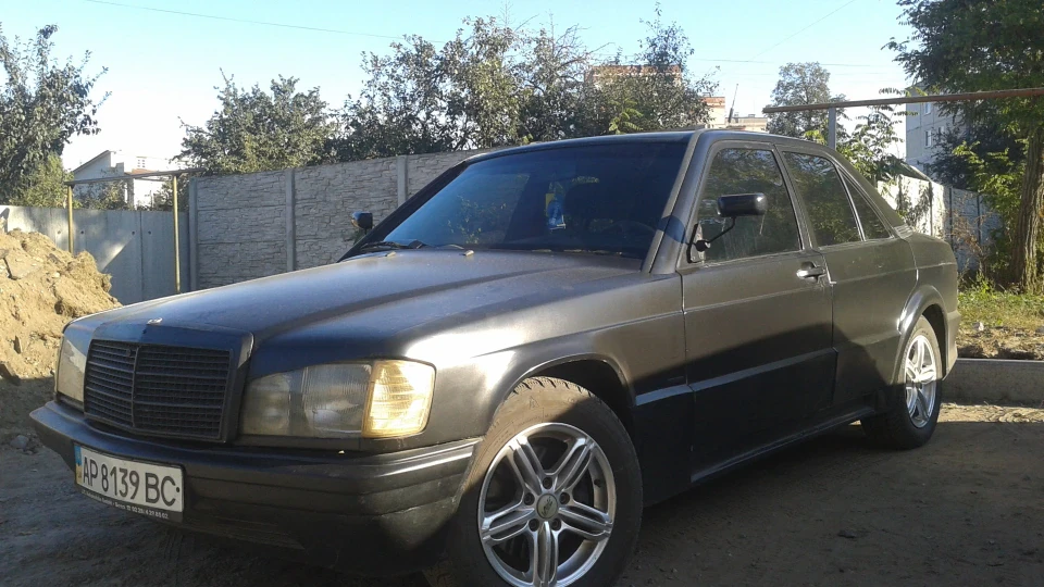 Mercedes-Benz 190 (W201) matte black 2,3л 3