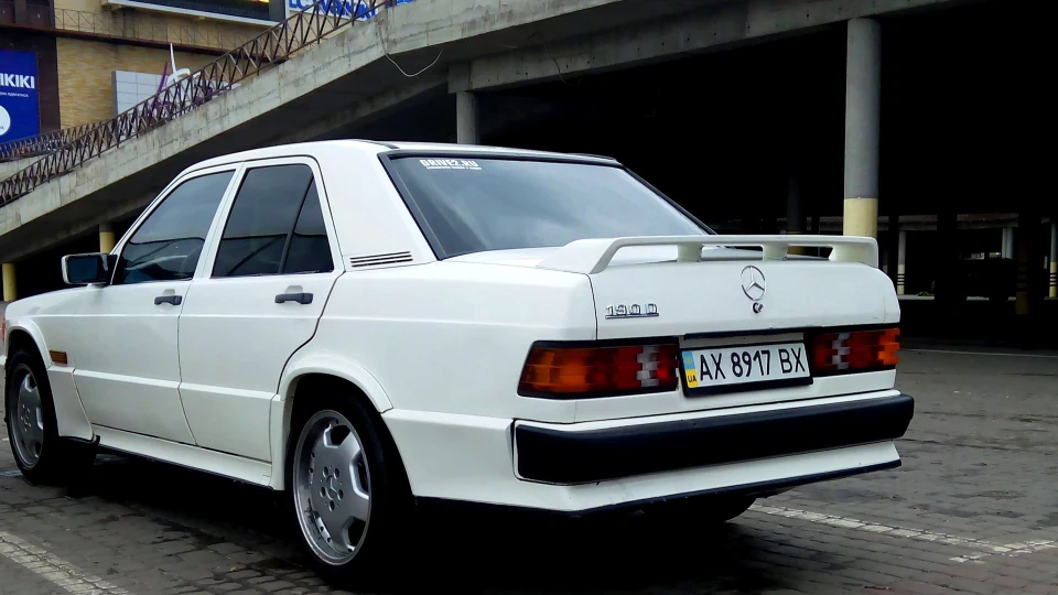 Mercedes-Benz 190 (W201) #пломбір 4