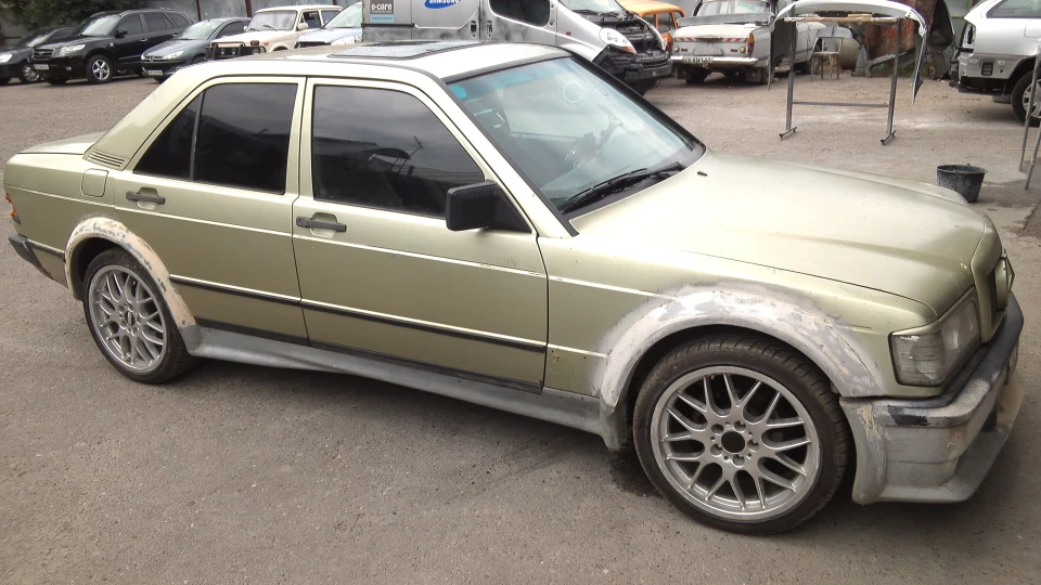 Mercedes-Benz 190 (W201) підготовка та фарбування