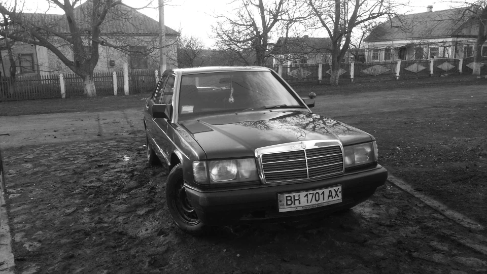 Mercedes-Benz 190 (W201) Schwarz 5