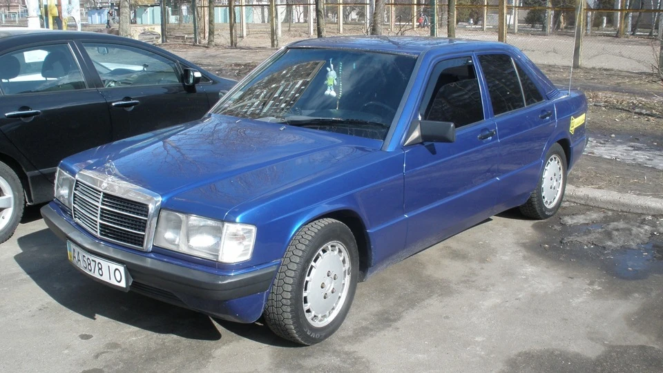 Mercedes-Benz 190 (W201) Синій мЕРСЗавЕц 3