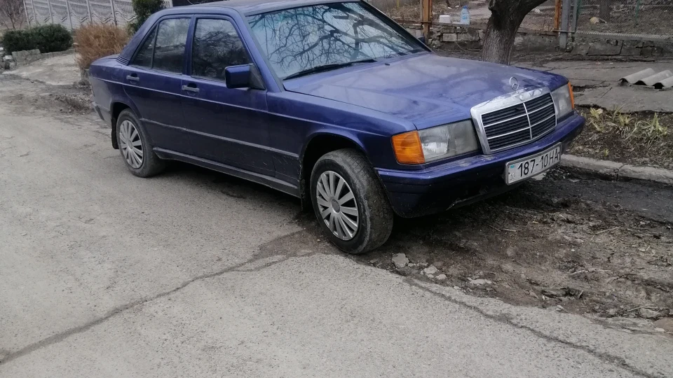 Mercedes-Benz 190 (W201) Жіночий будівельник) 2