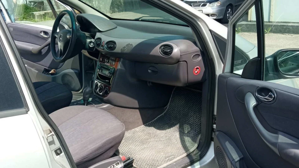 Mercedes-Benz A-Class 4