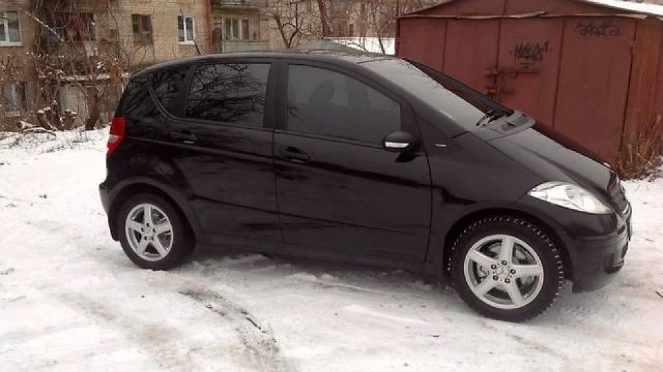 Mercedes-Benz A-Class чорний карбон