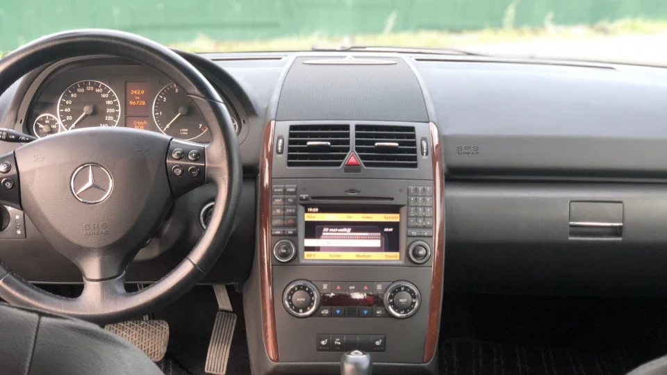 Mercedes-Benz A-Class Elegance 2