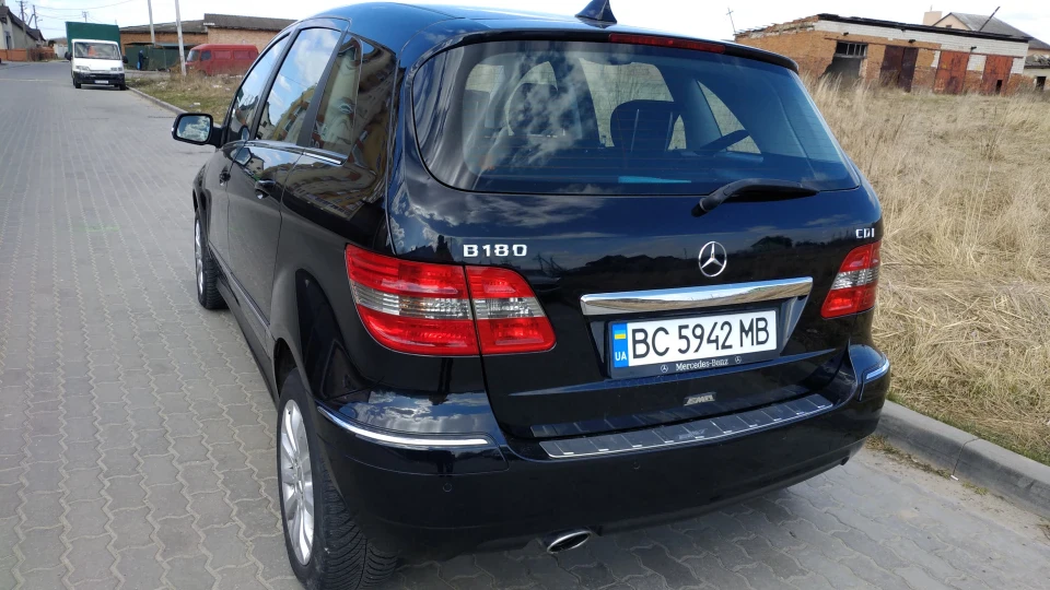 Mercedes-Benz B-Class 2