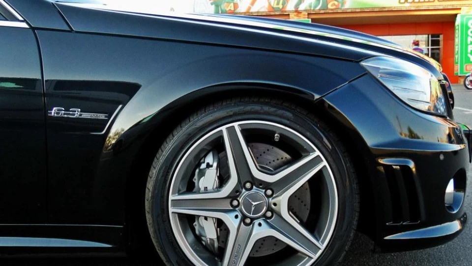 Mercedes-Benz C 63 AMG 3