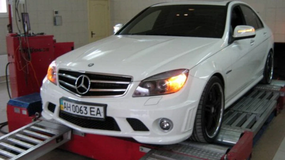 Mercedes-Benz C 63 AMG 2