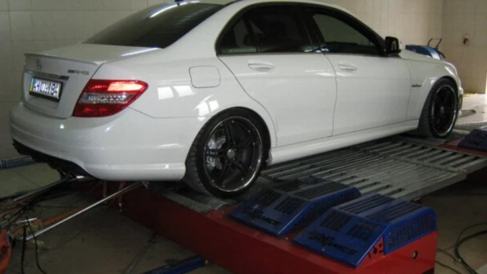 Mercedes-Benz C 63 AMG 5
