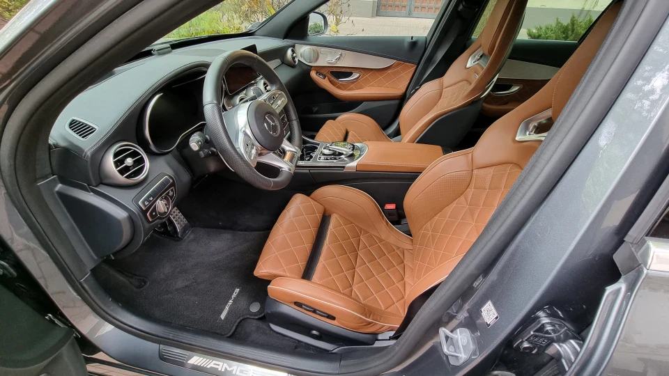 Mercedes-Benz C 63 AMG емоция 3