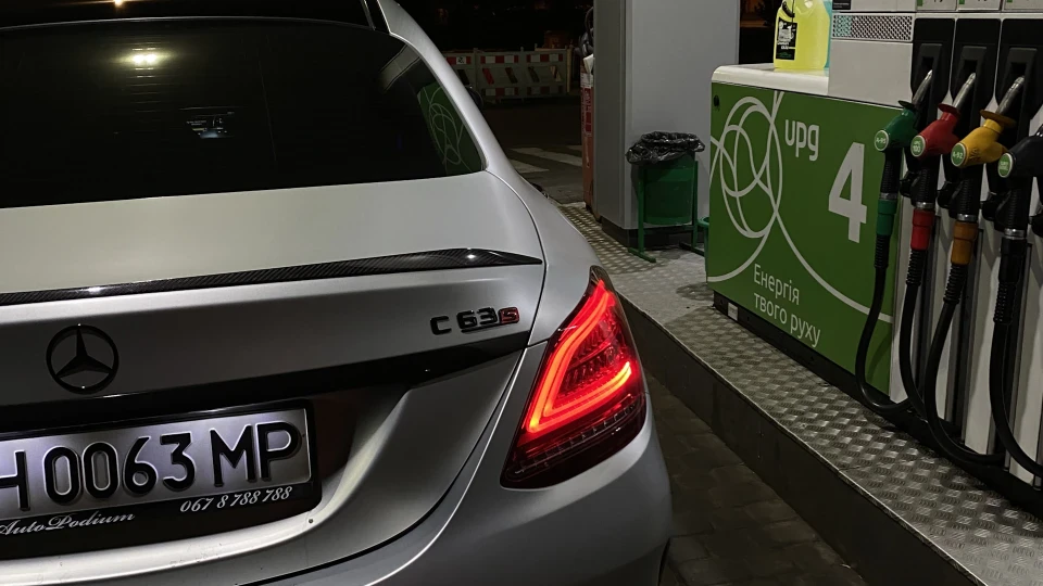 Mercedes-Benz C 63 AMG Сірий мат 4