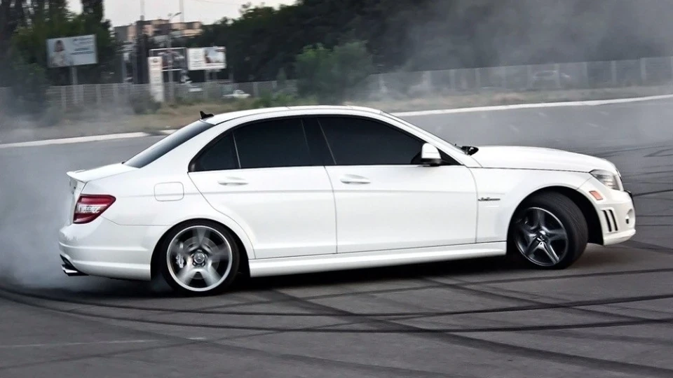 Mercedes-Benz C 63 AMG White Bullit 2