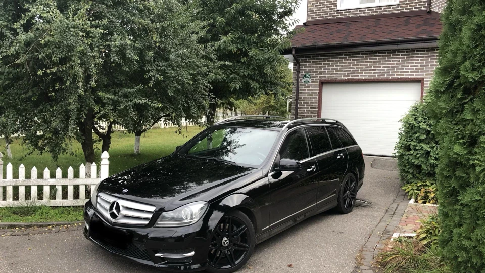 Mercedes-Benz C-Class Estate C250 4matic AMG Sport+ 2