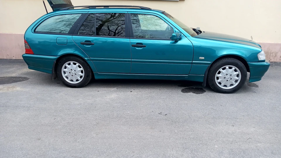 Mercedes-Benz C-Class Estate W202 C180 бірюза