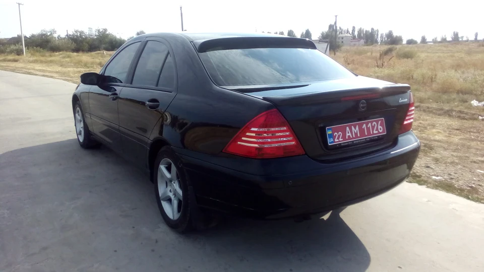 Mercedes-Benz C-Class 3