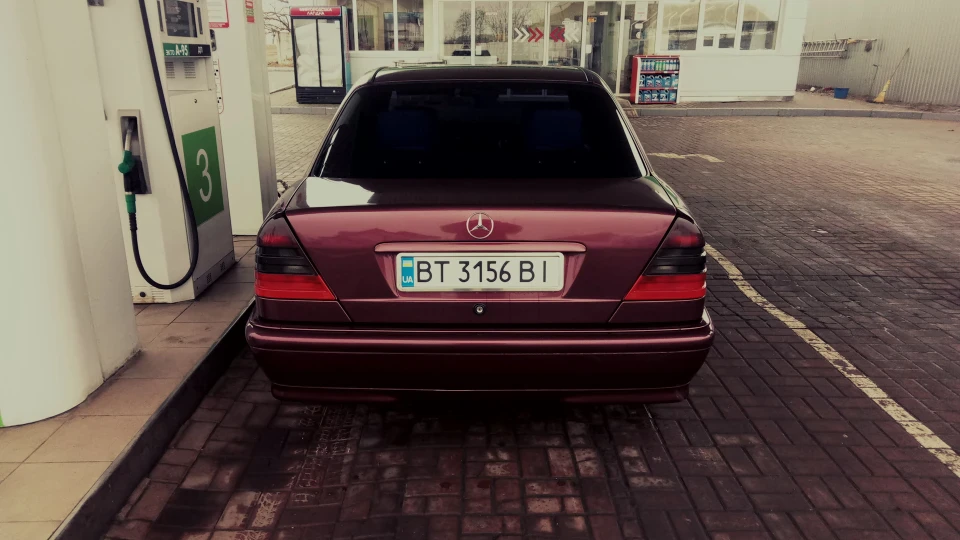 Mercedes-Benz C-Class 4