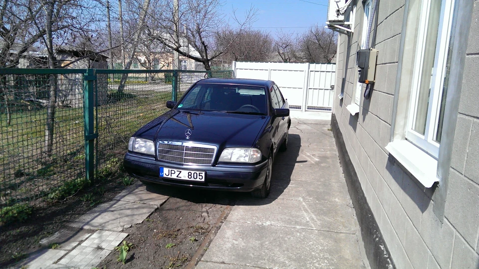 Mercedes-Benz C-Class 2