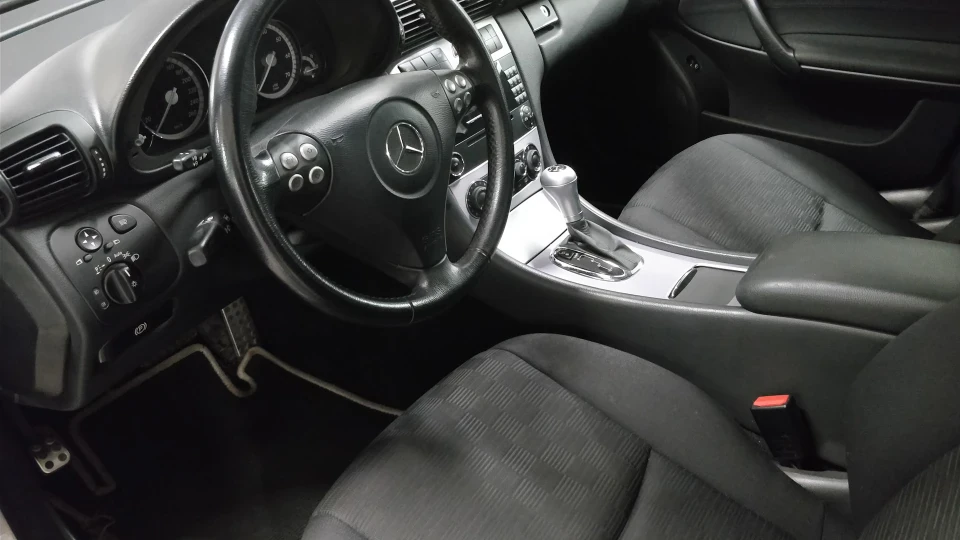Mercedes-Benz C-Class 2