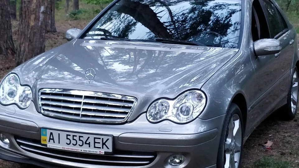Mercedes-Benz C-Class 4