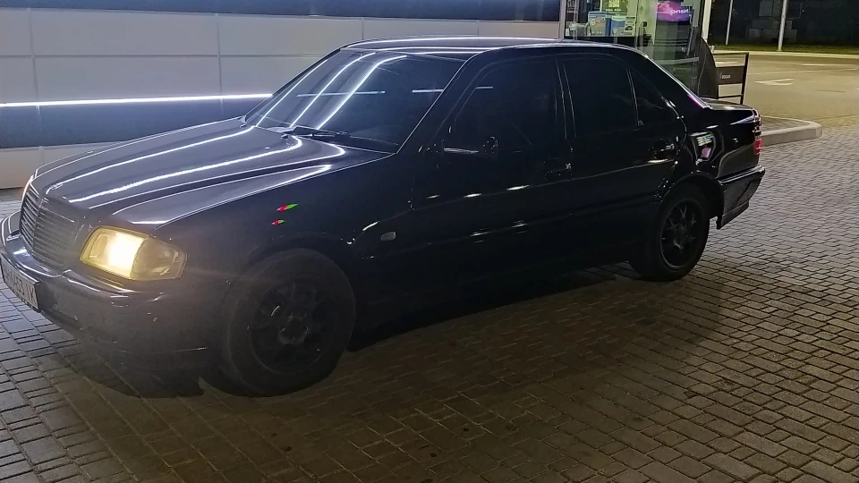 Mercedes-Benz C-Class 2