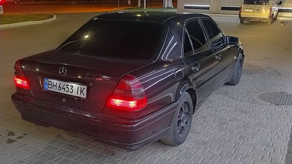 Mercedes-Benz C-Class 3