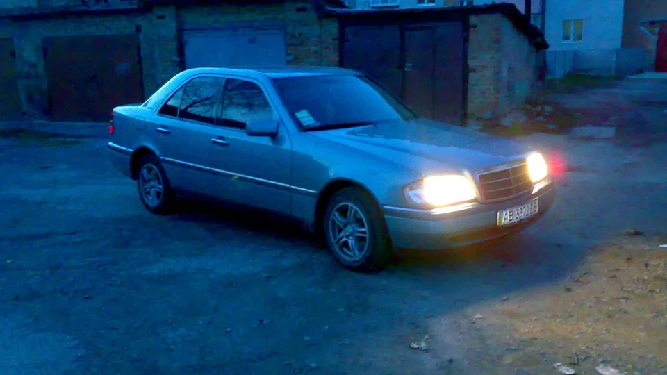 Mercedes-Benz C-Class 2