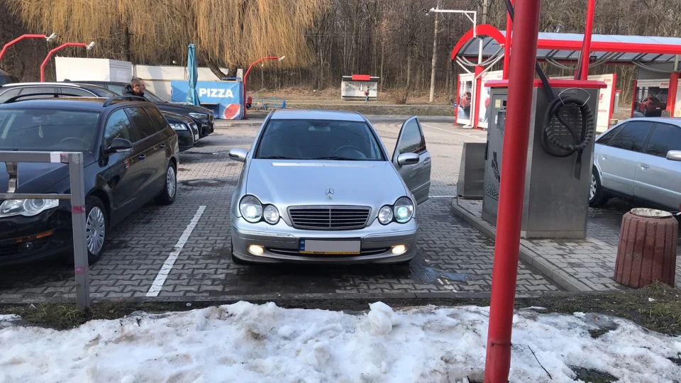 Mercedes-Benz C-Class 2