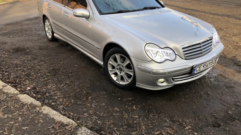 Mercedes-Benz C-Class 2
