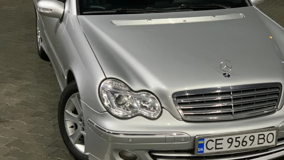 Mercedes-Benz C-Class 4