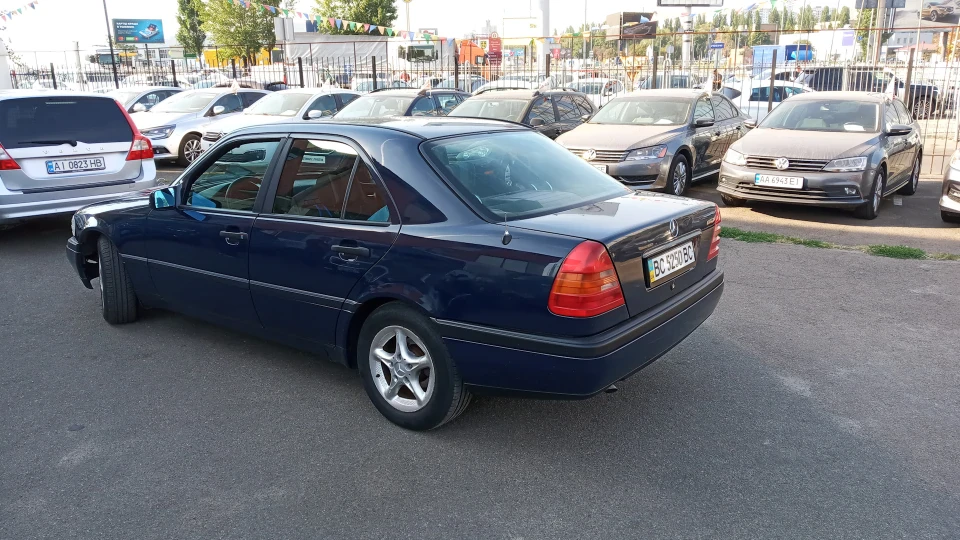 Mercedes-Benz C-Class 3